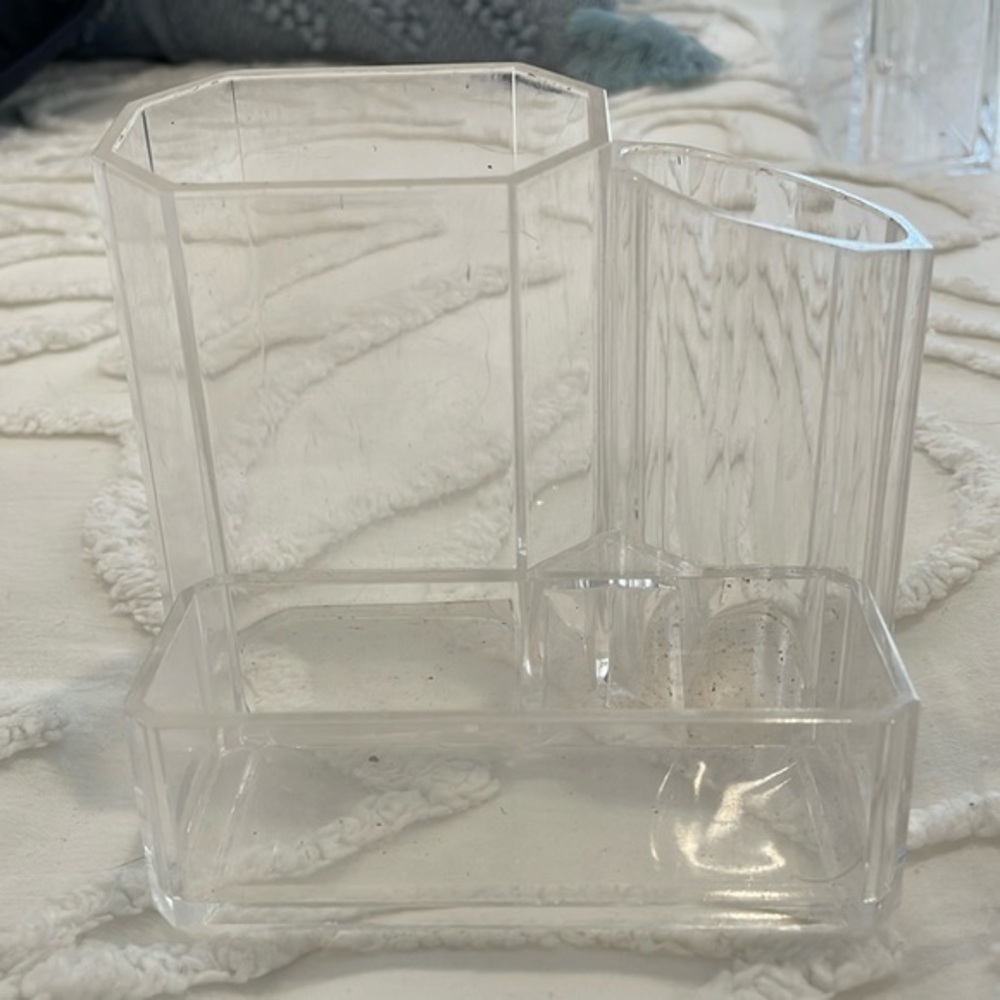 Acrylic clear makeup brush holder